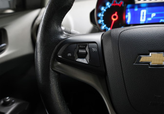 Подержанный автомобиль Chevrolet Aveo Hatchback 2015 года (18 фото)