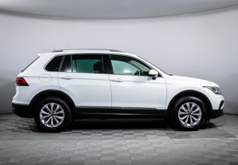 Подержанный автомобиль Volkswagen Tiguan 2021 года (4 фото)