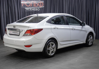 Подержанный автомобиль Hyundai Solaris Sedan 2011 года (5 фото)