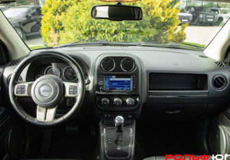 Подержанный автомобиль Jeep Compass 2012 года (10 фото)