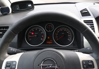 Подержанный автомобиль Opel Zafira Compactvan 2008 года (11 фото)