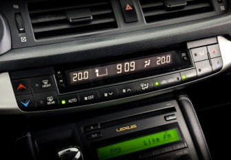 Подержанный автомобиль Lexus CT 2013 года (25 фото)