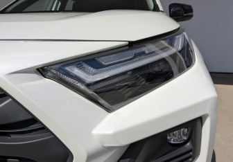 Подержанный автомобиль Toyota RAV4 2024 года (11 фото)
