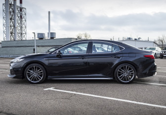 Подержанный автомобиль Toyota Camry Sedan 2024 года (8 фото)