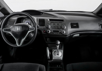 Подержанный автомобиль Honda Civic Sedan 2009 года (12 фото)