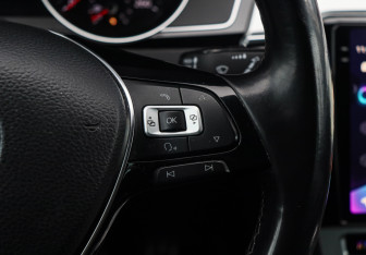 Подержанный автомобиль Volkswagen Passat Wagon 2018 года (22 фото)