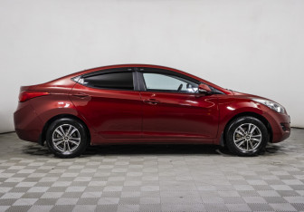 Подержанный автомобиль Hyundai Elantra Sedan 2011 года (4 фото)