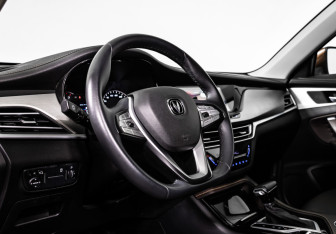 Подержанный автомобиль Changan CS35PLUS 2020 года (9 фото)