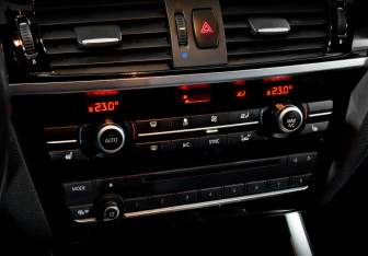 Подержанный автомобиль BMW X4 2018 года (27 фото)