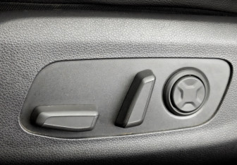 Подержанный автомобиль Kia Carnival 2022 года (21 фото)