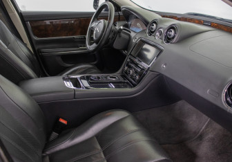 Подержанный автомобиль Jaguar XJ 2014 года (7 фото)
