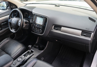 Подержанный автомобиль Mitsubishi Outlander 2013 года (7 фото)
