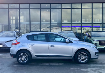 Подержанный автомобиль Renault Megane Hatchback 2014 года (4 фото)