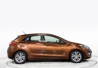 Подержанный автомобиль Hyundai i30 Hatchback 2012 года (3 фото)