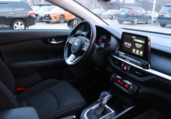 Подержанный автомобиль Kia Cerato Sedan 2021 года (9 фото)