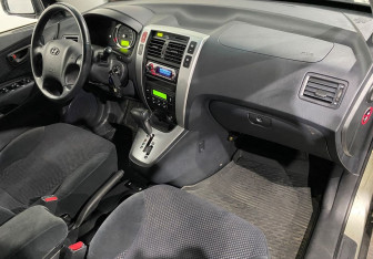 Подержанный автомобиль Hyundai Tucson 2006 года (9 фото)