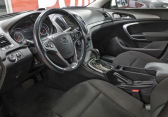 Подержанный автомобиль Opel Insignia Sedan 2014 года (16 фото)