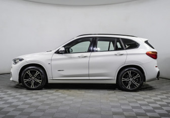 Подержанный автомобиль BMW X1 2015 года (8 фото)