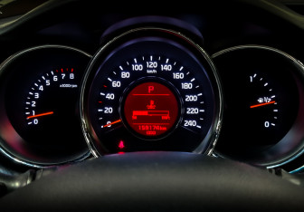 Подержанный автомобиль Kia Ceed Hatchback 2013 года (13 фото)