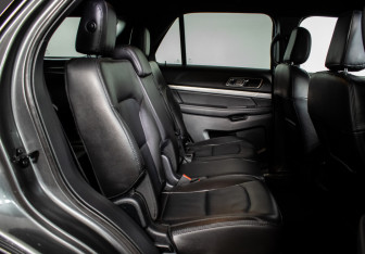 Подержанный автомобиль Ford Explorer 2018 года (10 фото)