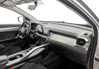 Подержанный автомобиль Geely Coolray 2022 года (11 фото)