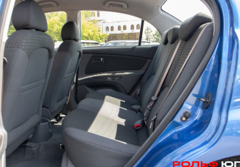 Подержанный автомобиль Kia Rio Sedan 2006 года (8 фото)