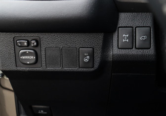 Подержанный автомобиль Toyota RAV4 2018 года (14 фото)