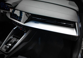 Подержанный автомобиль Audi A3 Hatchback 2021 года (26 фото)