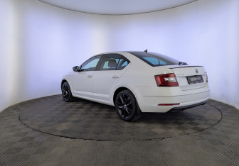 Подержанный автомобиль Skoda Octavia Liftback 2018 года (7 фото)