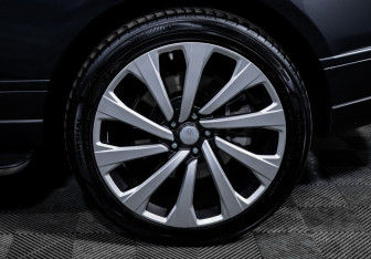 Подержанный автомобиль Land Rover Range Rover 2021 года (15 фото)