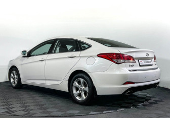 Подержанный автомобиль Hyundai i40 Sedan 2014 года (7 фото)