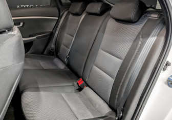 Подержанный автомобиль Hyundai i30 Hatchback 2014 года (12 фото)