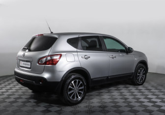Подержанный автомобиль Nissan Qashqai 2013 года (5 фото)