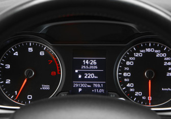 Подержанный автомобиль Audi A4 Sedan 2014 года (10 фото)