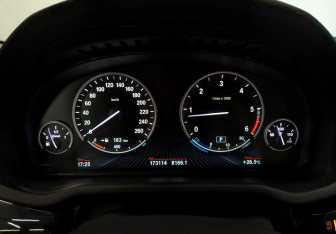Подержанный автомобиль BMW X4 2015 года (12 фото)