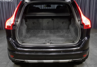 Подержанный автомобиль Volvo XC60 2013 года (10 фото)