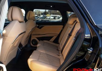 Подержанный автомобиль Voyah Free 2023 года (7 фото)