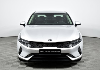 Подержанный автомобиль Kia K5 2020 года (2 фото)