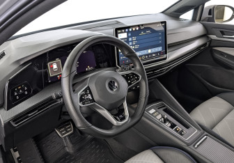 Подержанный автомобиль Volkswagen Golf Hatchback 2025 года (15 фото)
