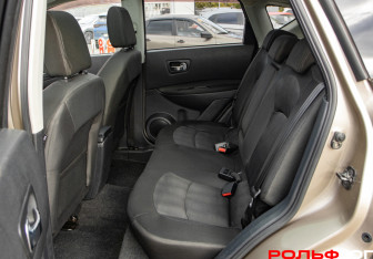 Подержанный автомобиль Nissan Qashqai 2012 года (8 фото)