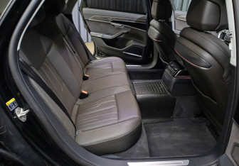 Подержанный автомобиль Audi A8 2023 года (11 фото)