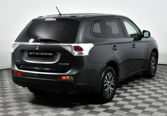 Подержанный автомобиль Mitsubishi Outlander 2014 года (5 фото)