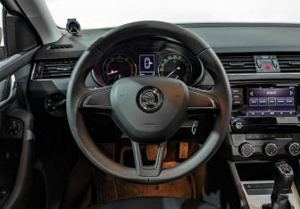 Подержанный автомобиль Skoda Octavia Liftback 2019 года (21 фото)