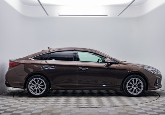 Подержанный автомобиль Hyundai Sonata 2019 года (4 фото)
