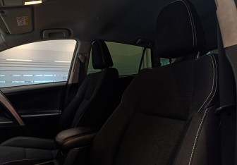 Подержанный автомобиль Toyota RAV4 2019 года (19 фото)