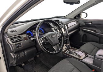 Подержанный автомобиль Toyota Camry Sedan 2017 года (15 фото)