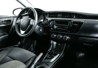 Подержанный автомобиль Toyota Corolla Sedan 2015 года (5 фото)