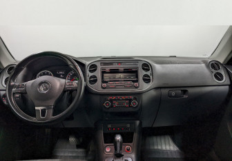 Подержанный автомобиль Volkswagen Tiguan 2014 года (22 фото)