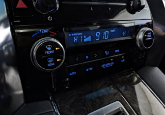 Подержанный автомобиль Toyota Alphard 2018 года (21 фото)