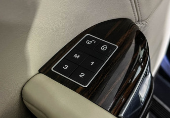 Подержанный автомобиль Land Rover Range Rover 2016 года (18 фото)